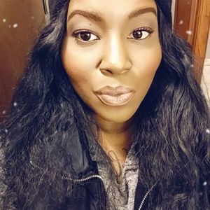 Meet your Posher, Adrienne